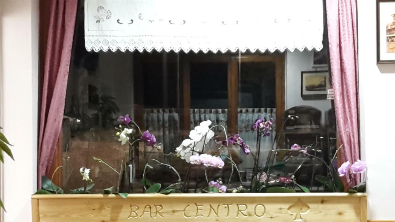 Albergo Ristorante Centro Vico Canavese Exterior photo