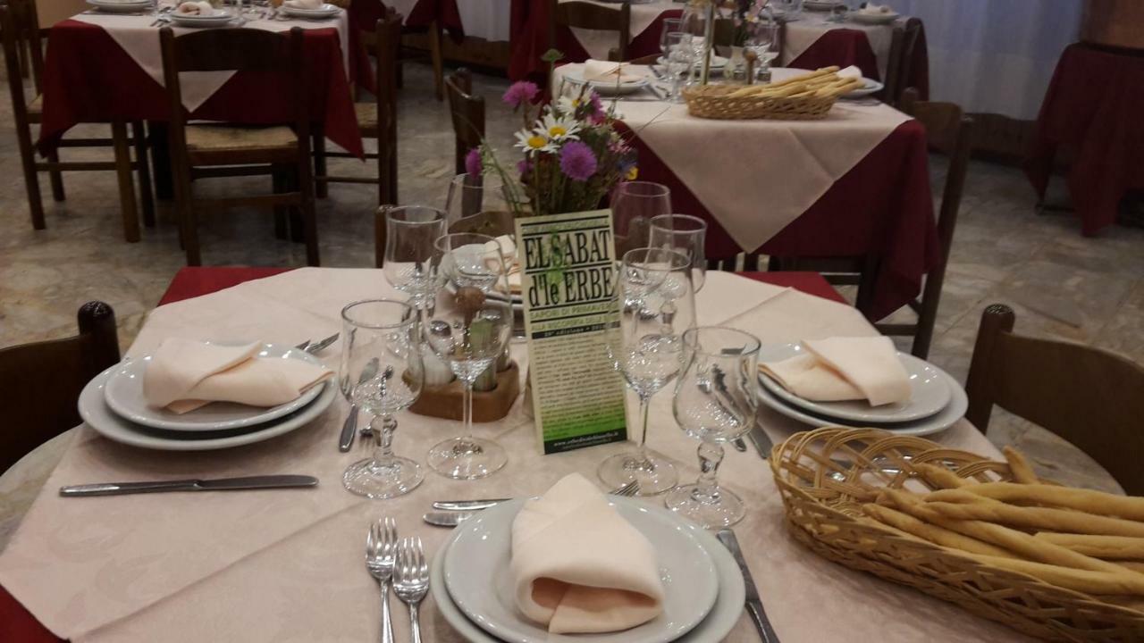 Albergo Ristorante Centro Vico Canavese Exterior photo