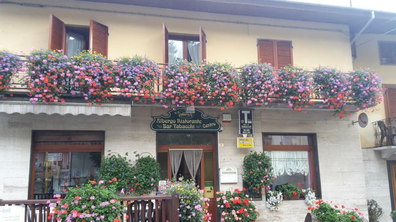 Albergo Ristorante Centro Vico Canavese Exterior photo
