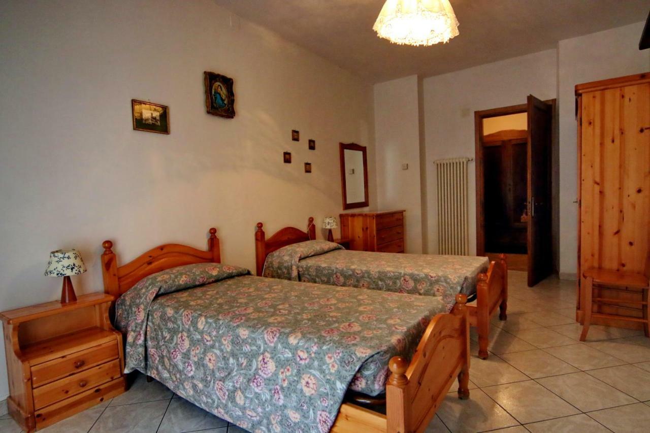 Albergo Ristorante Centro Vico Canavese Exterior photo
