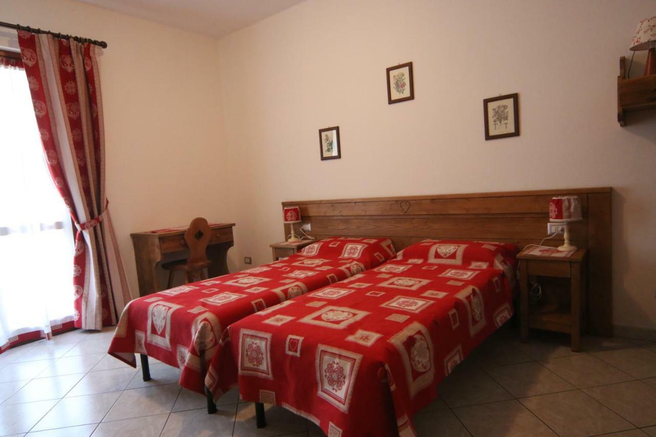 Albergo Ristorante Centro Vico Canavese Exterior photo